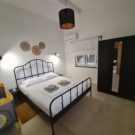 Family Friendly Seaside Krusevo, Novigrad - 23302 شقة أوبروفاتش