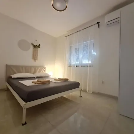 Family Friendly Seaside Krusevo, Novigrad - 23302 شقة