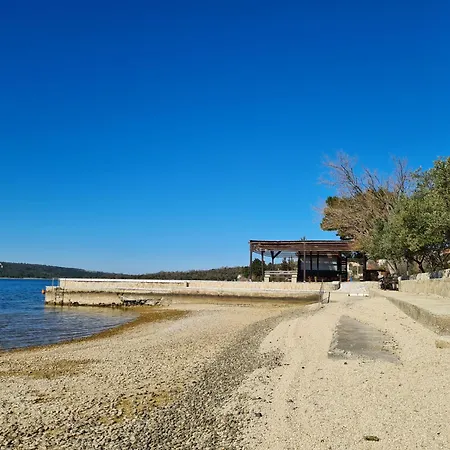 Family Friendly Seaside Krusevo, Novigrad - 23302 شقة *