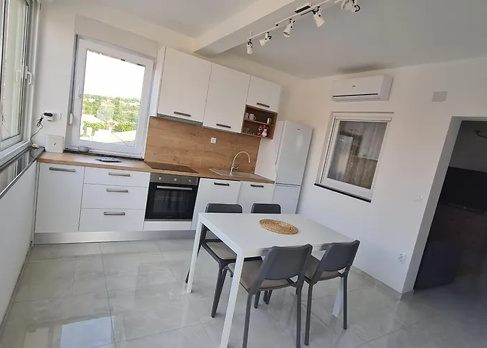 Family Friendly Seaside Krusevo, Novigrad - 23302 דירה *