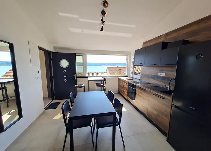 Family Friendly Seaside Krusevo, Novigrad - 23302 דירה אוברובץ